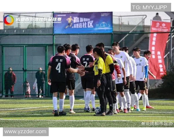 成都与广州足球队赛后复盘分析比赛经验与战术调整探讨